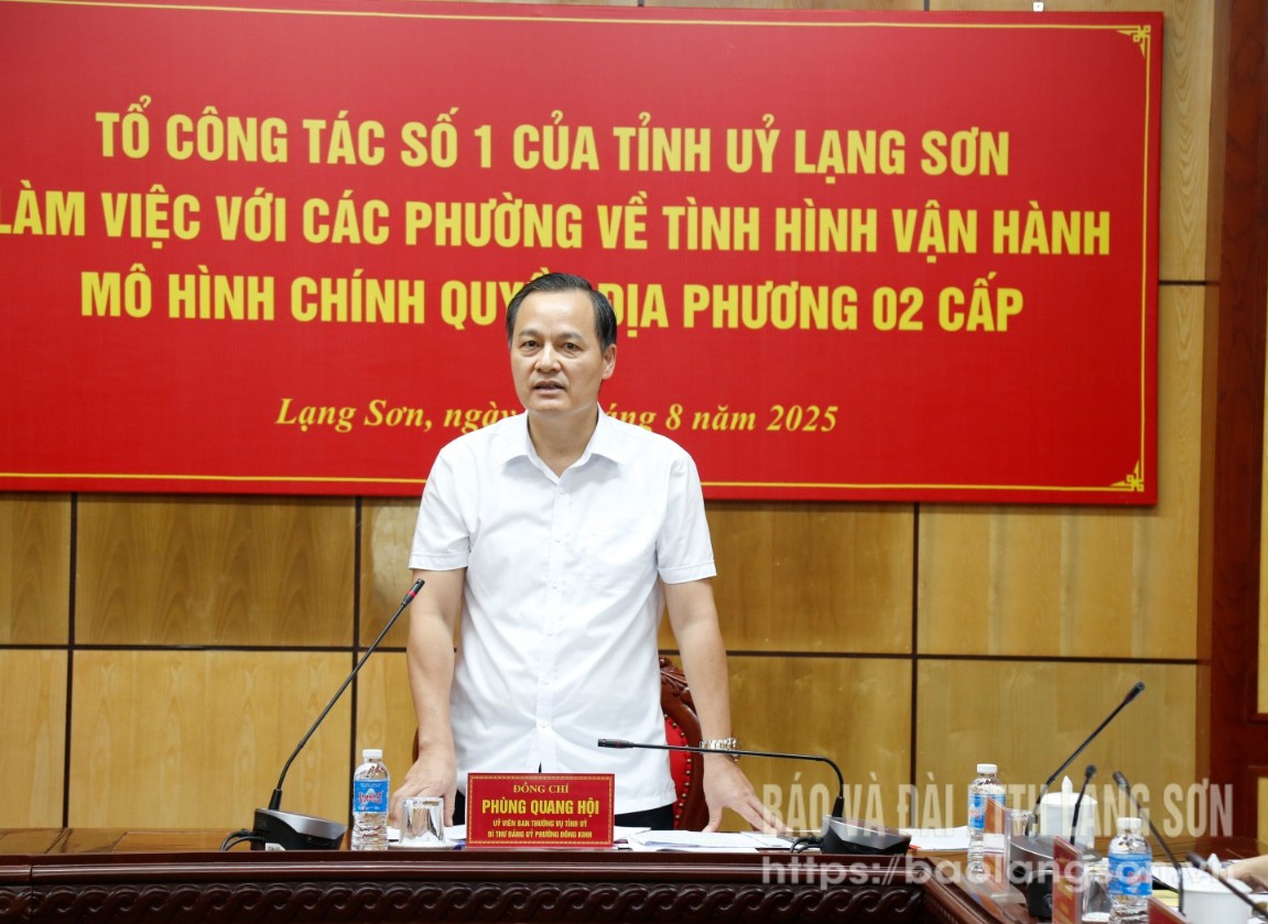 Đồng chí Phùng Quang Hội, Ủy viên Ban Thường vụ Tỉnh ủy, Bí thư Đảng ủy phường Đông Kinh phát biểu tại buổi làm việc