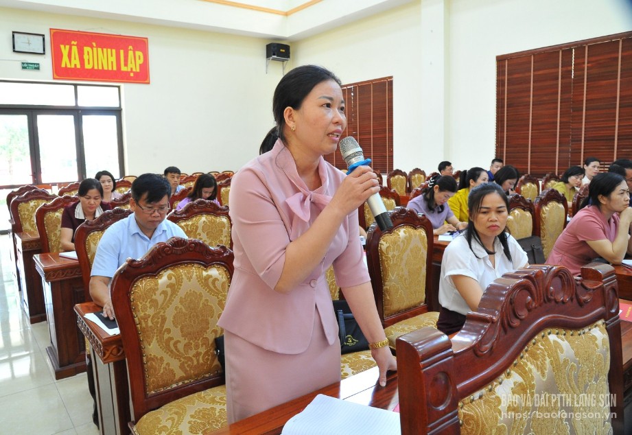 Lãnh đạo Uỷ Ban MTTQ xã Đình Lập phát biểu tại buổi làm việc