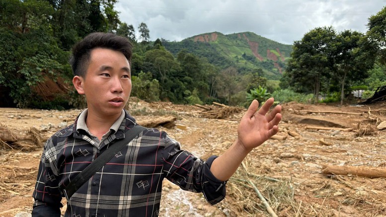Trưởng bản Mùa A Thi đã dũng cảm, không quản hiểm nguy trước cơn lũ dữ, kêu gọi dân bản và trực tiếp hỗ trợ người già, trẻ em chạy nạn.