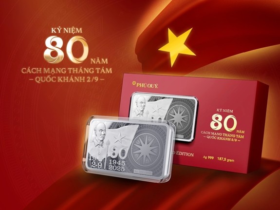 Sản phẩm Bạc thỏi kỷ niệm 80 năm Cách mạng Tháng Tám và Quốc khánh 2-9 do Tập đoàn Phú Quý phát hành đã được đặt mua hết ngay trong ngày.