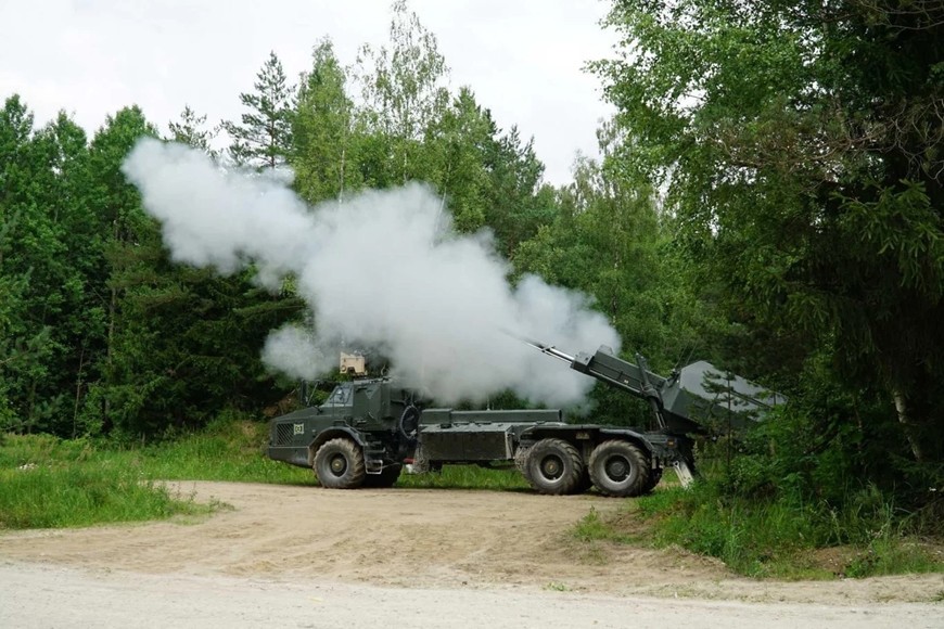 Pháo tự hành Archer 155mm của Quân đội Anh khai hỏa ở Estonia. Ảnh: eFP 