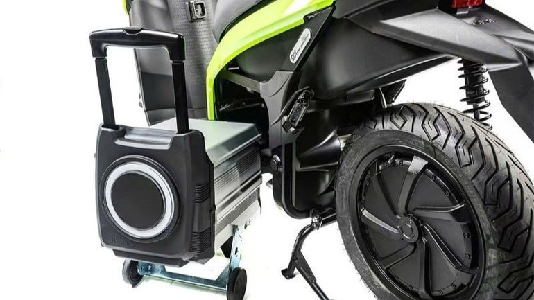 VIệc tháo lắp, đổi pin rất tiện dụng, dễ dàng.