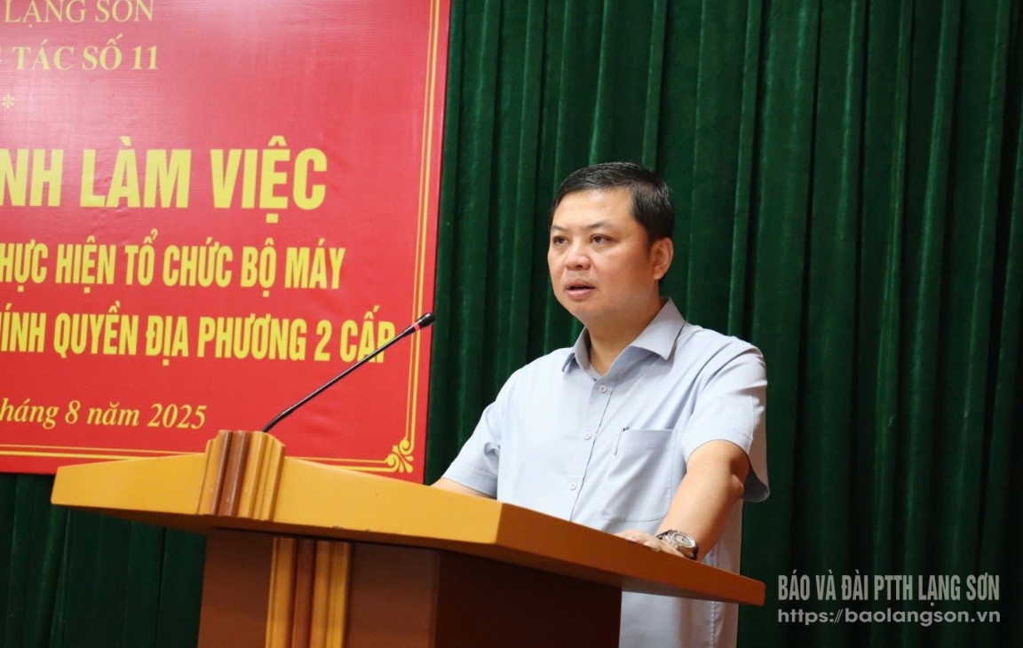 Thiếu tướng Nguyễn Tiến Trung, Ủy viên Ban Thường vụ tỉnh ủy, Giám đốc Công an tỉnh, tổ trưởng tổ công tác phát biểu tại buổi làm việc