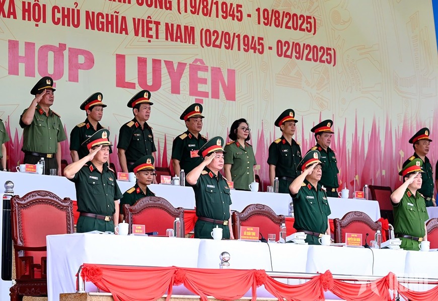 Lãnh đạo, chỉ huy các cơ quan, đơn vị tại tổng hợp luyện