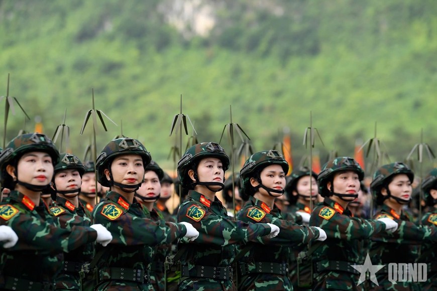 Các khối nữ diễu duyệt có nhiều tiến bộ so với lần tổng hợp luyện lần 1 ngày 17-7 