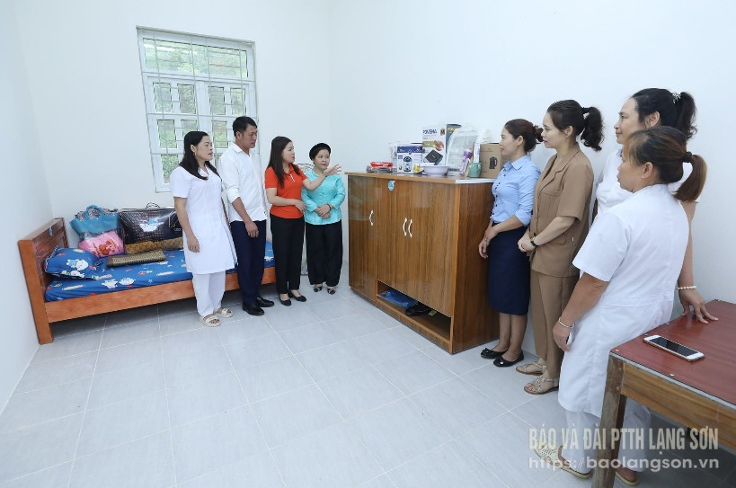 Lãnh đạo Hội LHPN tỉnh tham quan mô hình 