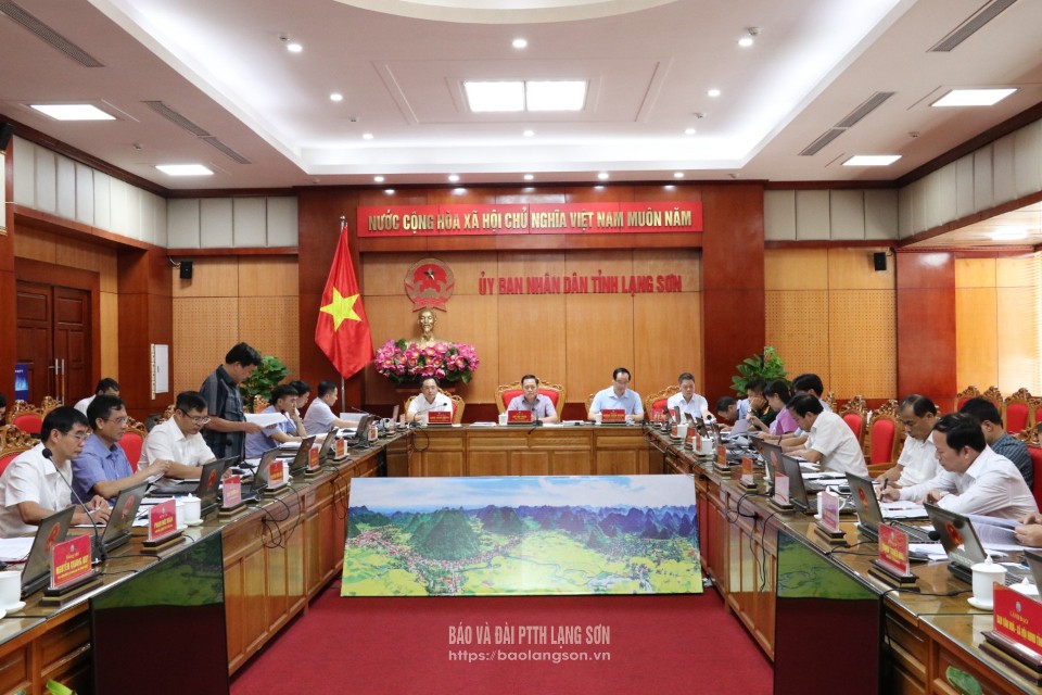 Quang cảnh phiên họp