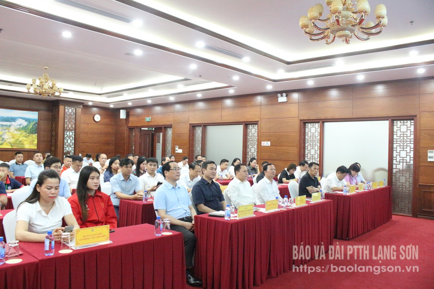 Các đại biểu dự chương trình gặp mặt