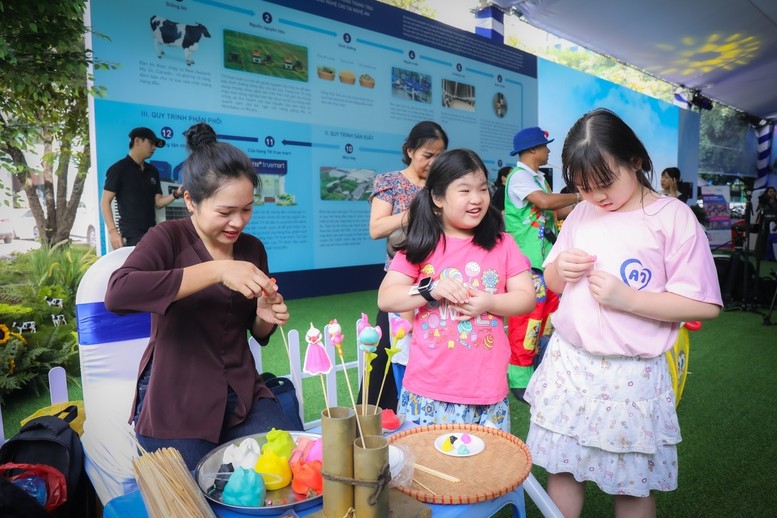 Đối với các sản phẩm sữa, cần minh bạch tuyệt đối trong thông tin ghi nhãn và truyền thông sản phẩm, đặc biệt với các chương trình cộng đồng có liên quan đến trẻ em