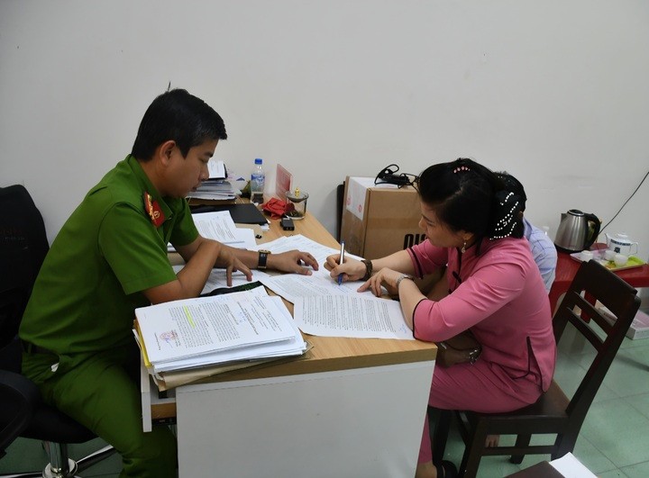 Nguyễn Thị Quyên tại cơ quan công an. (Ảnh: C.A)