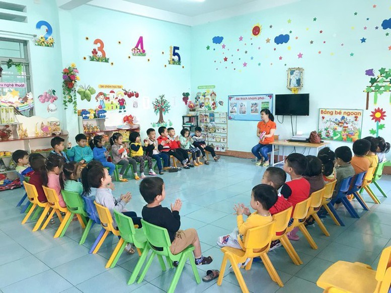 Bảo đảm chế độ, chính sách đối với đội ngũ cán bộ quản lý, giáo viên thực hiện nhiệm vụ phổ cập giáo dục mầm non cho trẻ em từ 3 đến 5 tuổi