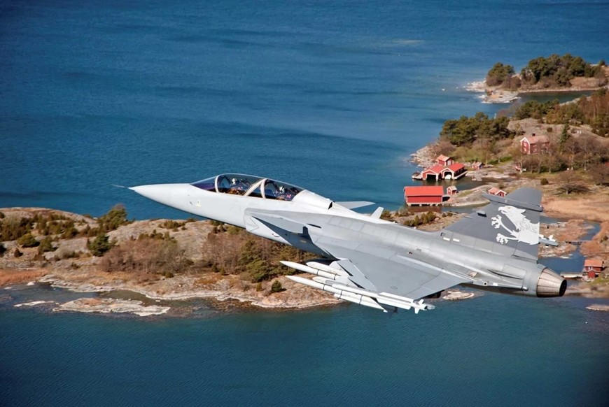 Gripen E/F là dòng máy bay chiến đấu đa nhiệm thế hệ mới do Saab phát triển và được đánh giá vượt trội hơn so với các mẫu tiền nhiệm. Ảnh: Saab