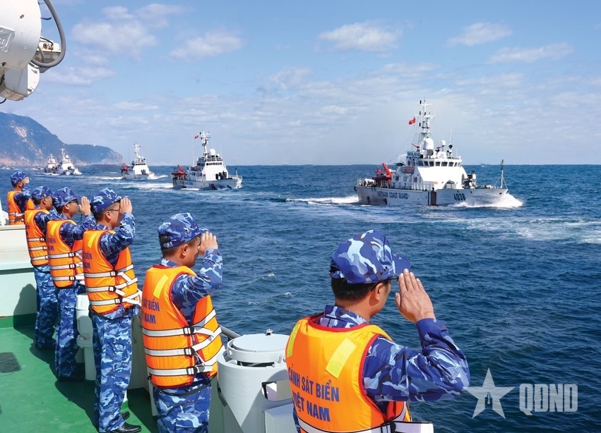 Biên đội tàu của lực lượng Cảnh sát biển Việt Nam huấn luyện diễu binh trên biển chuẩn bị phục vụ Lễ kỷ niệm 80 năm Cách mạng Tháng Tám thành công và Quốc khánh nước Cộng hòa xã hội chủ nghĩa Việt Nam. Ảnh: ANH HẠNH