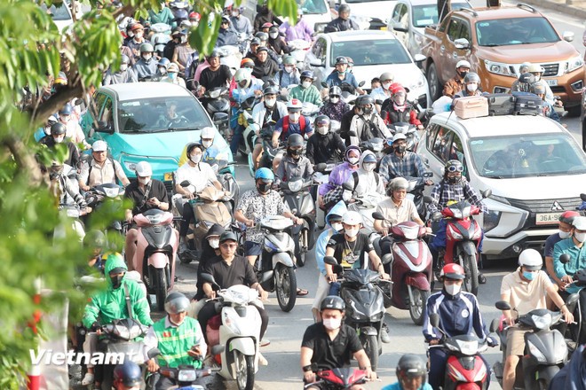 Hà Nội sẽ phải cấm xe máy chạy xăng dầu trong Vành đai 1 từ tháng 1/7/2026. (Ảnh: Việt Hùng/Vietnam+)