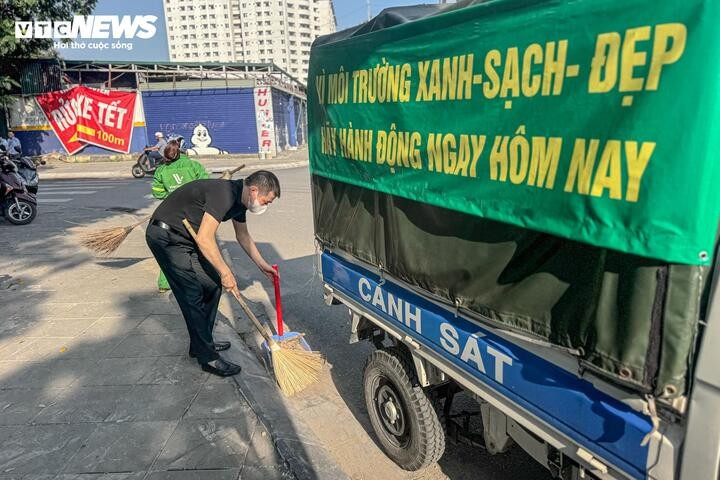 Hà Nội ra quân tổng vệ sinh môi trường.