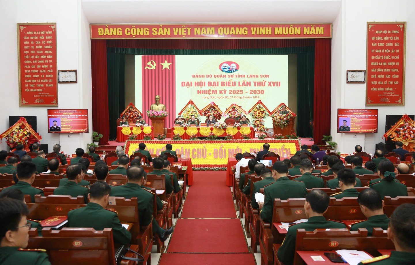 Toàn cảnh đại hội