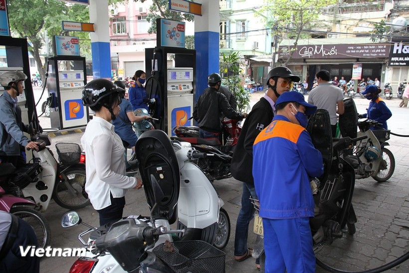 Một điểm bán xăng của Petrolimex tại Hà Nội. (Ảnh: Đức Duy/Vietnam+)