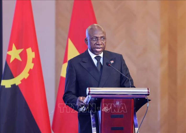 Bộ trưởng Bộ Ngoại giao Angola Téte António phát biểu chúc mừng kỷ niệm 50 năm thiết lập quan hệ ngoại giao Việt Nam – Angola. Ảnh: Lâm Khánh/TTXVN