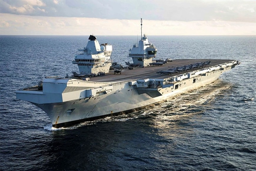 Tàu sân bay HMS Prince of Wales dẫn đầu nhóm tác chiến tàu sân bay trong chiến dịch Highmast kéo dài 8 tháng của Anh trong năm nay. Ảnh: Bộ Quốc phòng Anh
