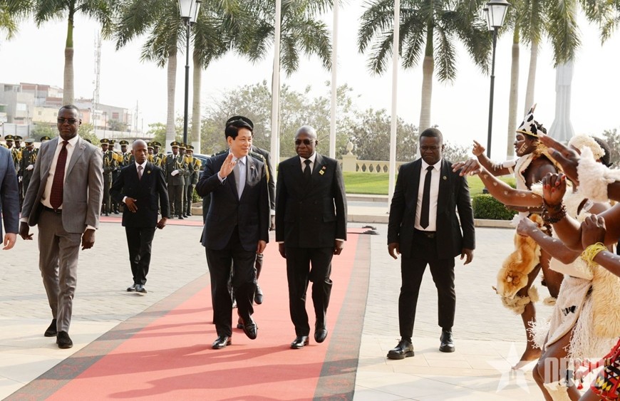 Chủ tịch nước Lương Cường đến thăm Quốc hội Angola.