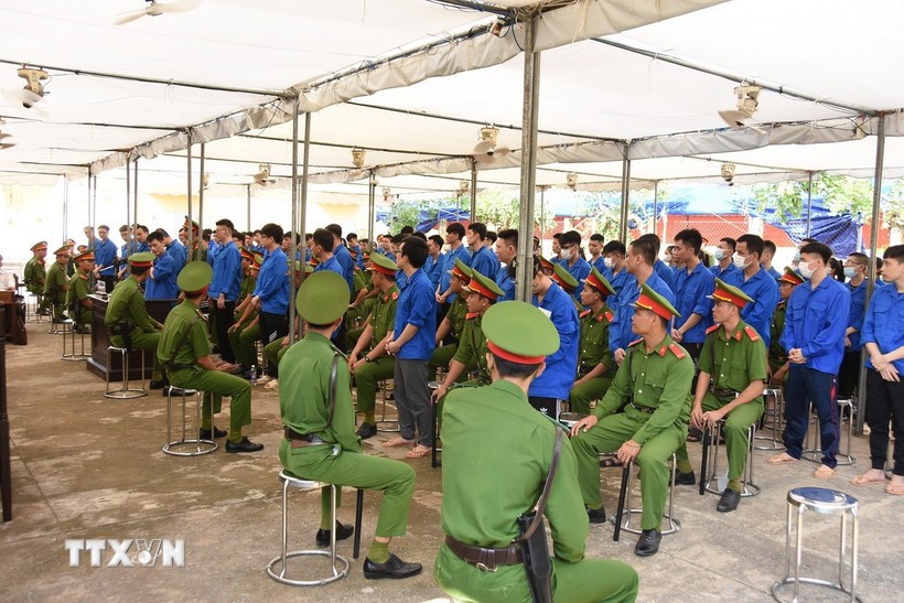 Các bị cáo tại phiên tòa xét xử phúc thẩm. (Nguồn: TTXVN phát)