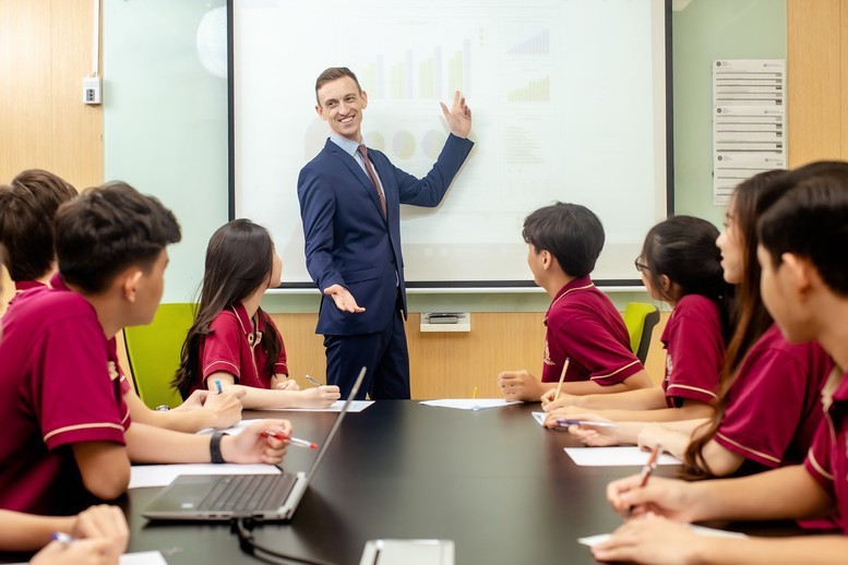Quy định việc dạy và học bằng tiếng nước ngoài trong cơ sở giáo dục