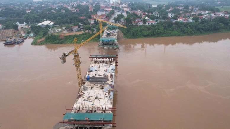 Cầu Phong Châu mới sắp được hợp long vào dịp 2/9 tới đây - Ảnh: Báo Xây dựng