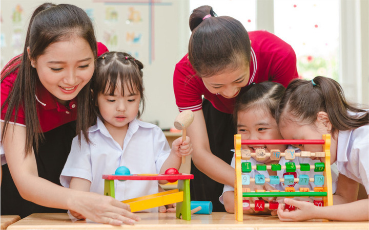 Giáo viên mầm non có thể nghỉ hưu sớm trước 5 năm mà không bị trừ lương hưu. (Ảnh minh hoạ)