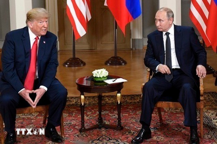 Tổng thống Mỹ Donald Trump (trái) và Tổng thống Nga Vladimir Putin tại cuộc gặp ở Helsinki, Phần Lan ngày 16/7/2018. (Ảnh: THX/TTXVN)