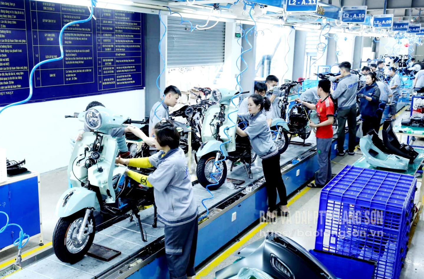 Công ty TNHH MTV Xe điện DK Việt Nhật sử dụng nguồn điện từ hệ thống điện mặt trời phục vụ hoạt động sản xuất