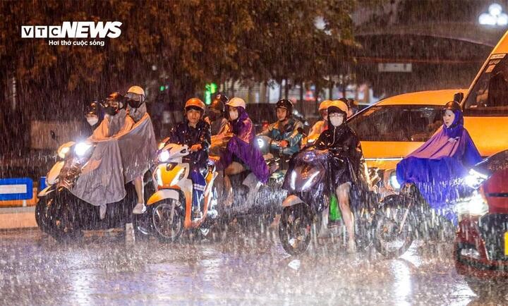 Dự báo thời tiết 10 ngày tới, miền Bắc và miền Trung hứng mưa sau đợt nắng nóng. (Ảnh minh hoạ: Đắc Huy)