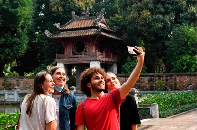 Miễn thị thực cho công dân 12 nước vào Việt Nam du lịch từ 15/8.