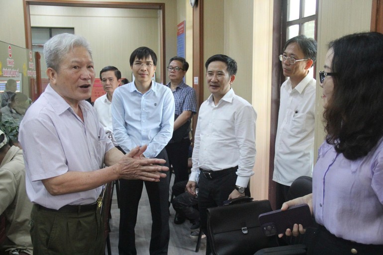Đoàn công tác Bộ Khoa học và Công nghệ tại Trung tâm Phục vụ hành chính công phường Thanh Miếu, tỉnh Phú Thọ.