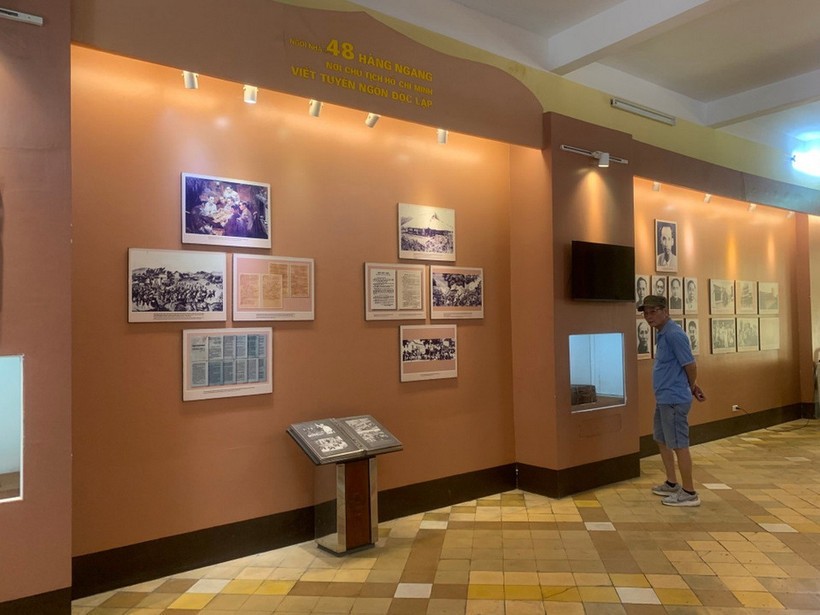 Không gian trưng bày trong ngôi nhà số 48 Hàng Ngang. (Ảnh: Vietnam+)