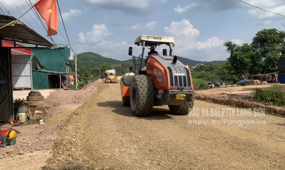 Nhà thầu thi công đường tránh ngập vào trung tâm các xã nghèo miền núi 30A đoạn đi qua xã Thái Bình (địa phận xã Lâm Ca, huyện Đình Lập cũ)