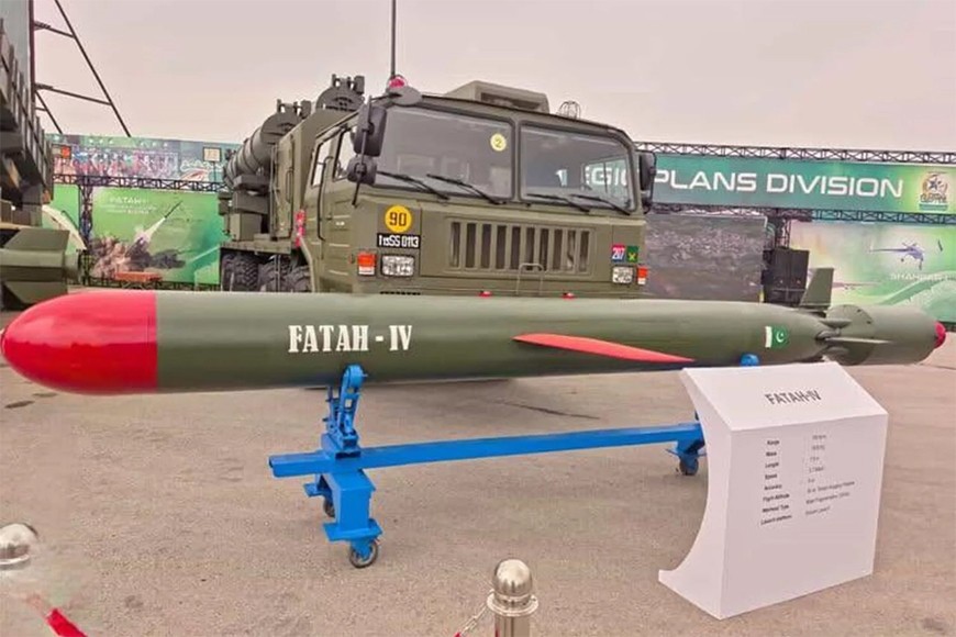 Tên lửa hành trình Fatah-IV có tầm bắn hơn 750km, đạt tốc độ cận âm khoảng Mach 0,7. Ảnh: Tài khoản Defense Times trên mạng xã hội X 