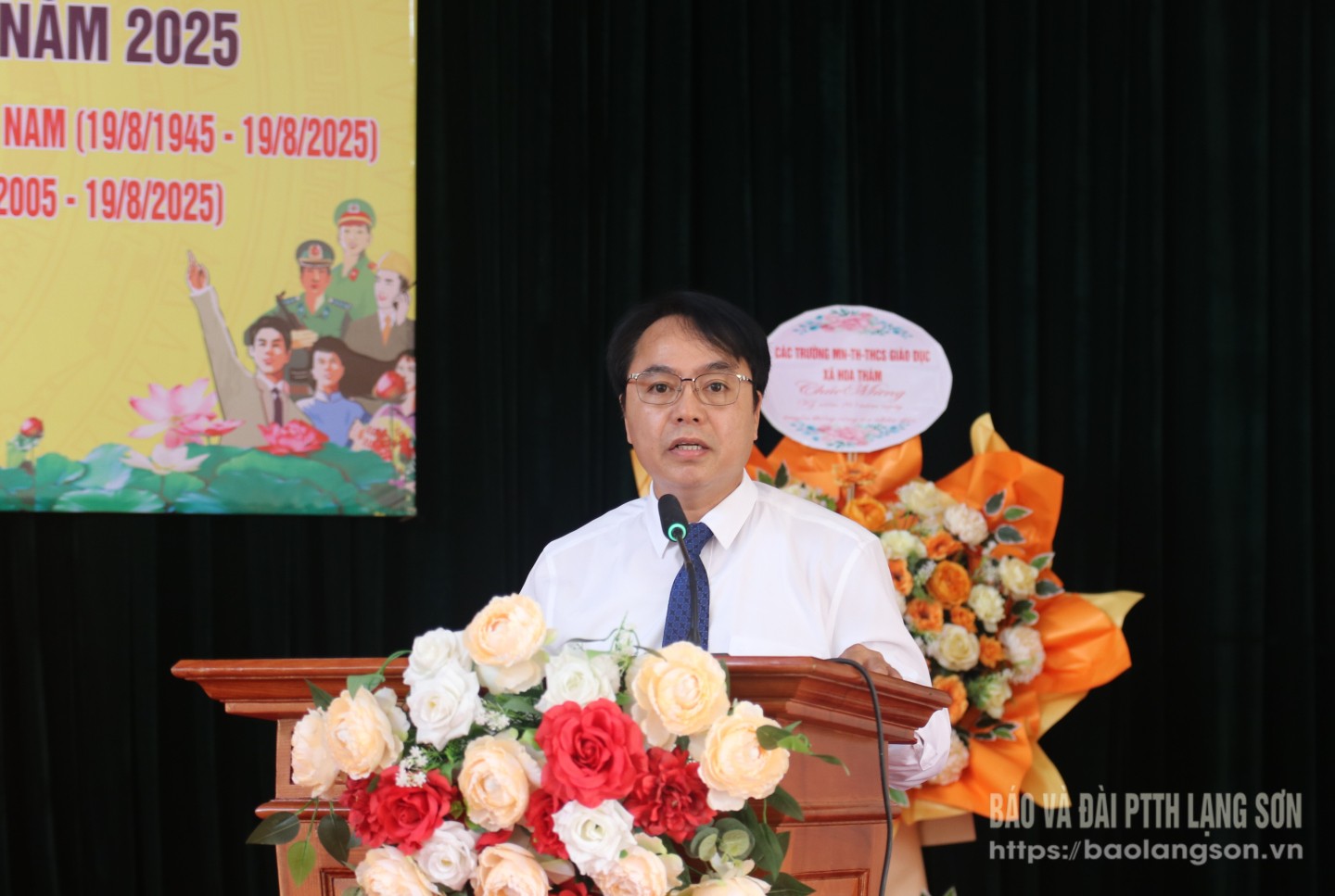 Bí thư đảng ủy xã Hoa Thám phát biểu tại Ngày hội