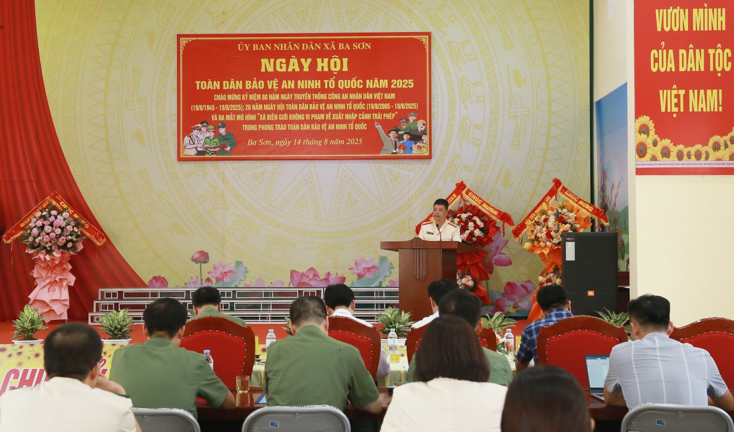 Lãnh đạo Công an xã Ba Sơn ôn lại 80 năm Ngày truyền thống Công an nhân dân; 20 năm Ngày hội toàn dân bảo vệ ANTQ và báo cáo kết quả xây dựng phong trào toàn dân bảo vệ ANTQ