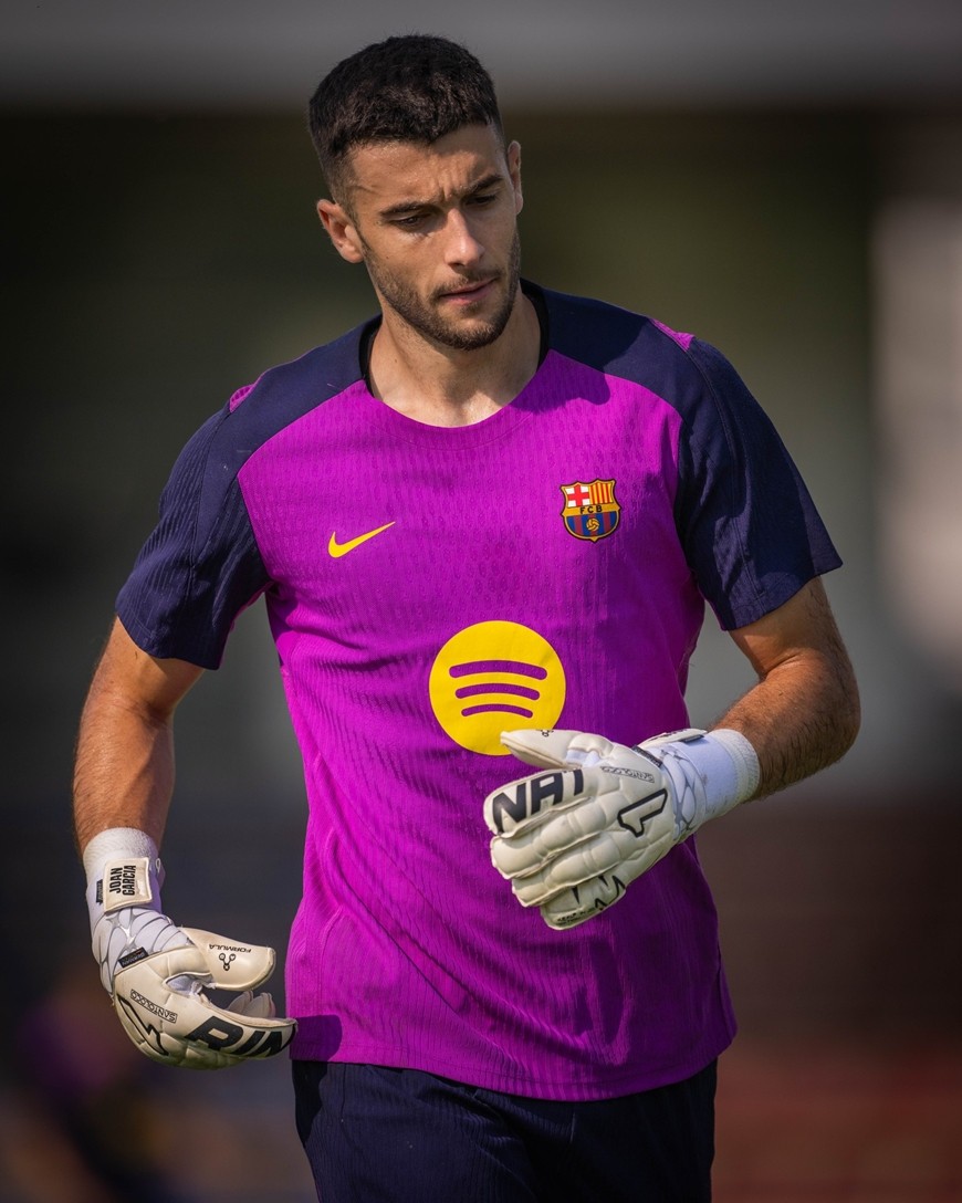 Joan Garcia được Barca đăng ký thi đấu La Liga. Ảnh: Barcelona FC