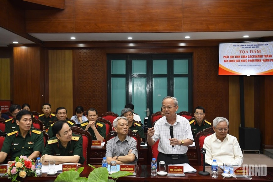 GS, TS Đinh Xuân Dũng, nguyên Phó chủ tịch chuyên trách Hội đồng Lý luận, Phê bình văn học, Nghệ thuật Trung ương phát biểu tại tọa đàm.