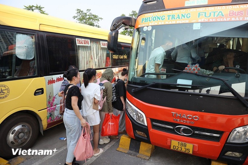Dự báo, lượng khách đi lại tại các bến xe Hà Nội tăng 350% trong dịp nghỉ lễ Quốc khánh 2/9. (Ảnh: Việt Hùng/Vietnam+)