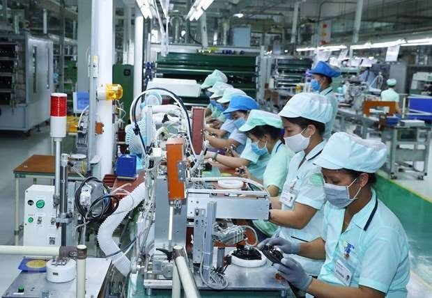 gành chế biến, chế tạo tăng 10,3%, đây là mức tăng cao nhất so với cùng kỳ các năm trong giai đoạn 2020-2024, cho thấy động lực mạnh mẽ từ khu vực sản xuất. (Ảnh: Vietnam+)