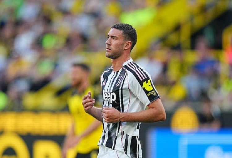 Barcelona bất ngờ quan tâm tới tiền đạo Dusan Vlahovic của Juventus. Ảnh: Getty