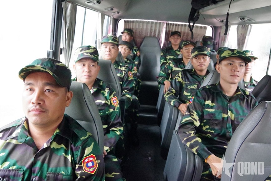 Đoàn cán bộ, chiến sĩ Quân đội nhân dân Lào sẵn sàng tham gia diễu binh, diễu hành dịp Quốc khánh 2-9.