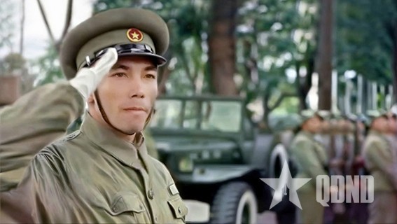 Tiểu đoàn trưởng Nguyễn Văn Phước tại Lễ duyệt binh ngày 1-1-1955 tại Quảng trường Ba Đình. Ảnh do gia đình cung cấp