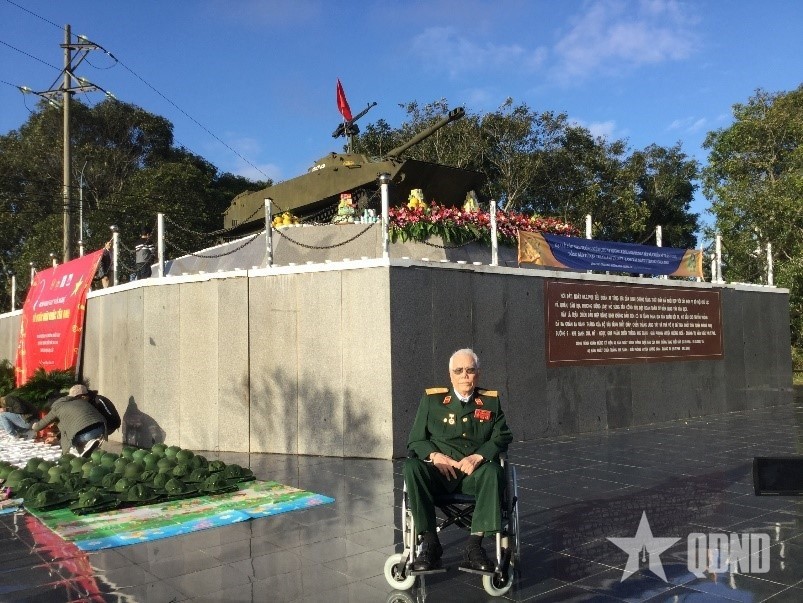 Thiếu tướng Nguyễn Văn Phước tại Tượng đài chiến thắng Làng Vây (Quảng Trị), tháng 12-2022. Ảnh do gia đình cung cấp