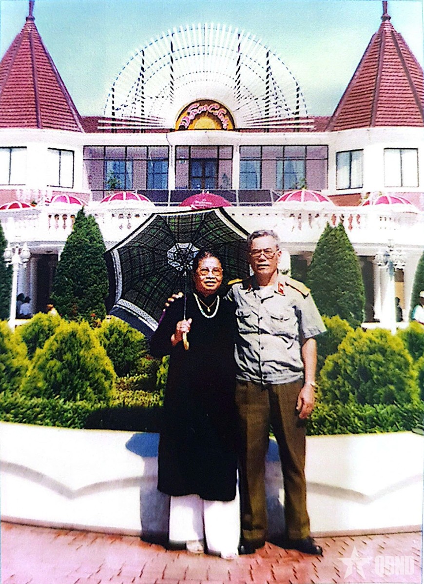 Thiếu tướng Nguyễn Văn Phước và vợ ông, bà Nguyễn Thị Phương. Ảnh do gia đình cung cấp
