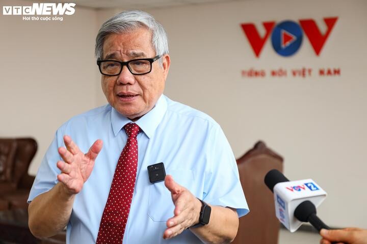 GS. TSKH. Vũ Minh Giang, Chủ tịch Hội đồng Khoa học và Đào tạo Đại học Quốc gia Hà Nội, Phó Chủ tịch Hội Khoa học Lịch sử Việt Nam, Chủ tịch Hội đồng cố vấn chuyên môn trải nghiệm 