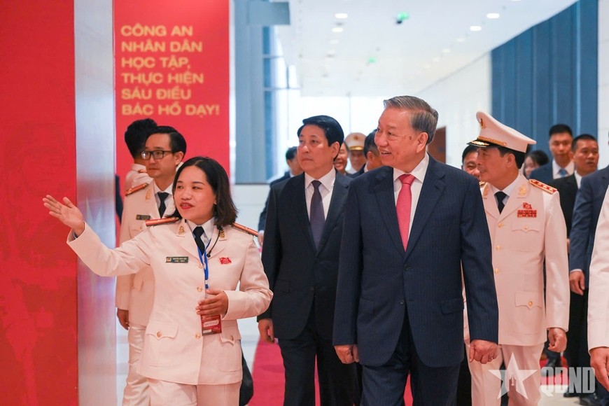 Tổng Bí thư Tô Lâm cùng các đồng chí lãnh đạo Đảng, Nhà nước và các đại biểu dự Lễ kỷ niệm 80 năm Ngày truyền thống Công an nhân dân, 20 năm Ngày hội toàn dân bảo vệ an ninh Tổ quốc và đón nhận Huân chương Sao vàng lần thứ V.
