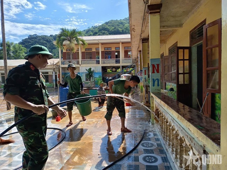 Những ngôi trường hồi sinh từ công sức bộ đội. 